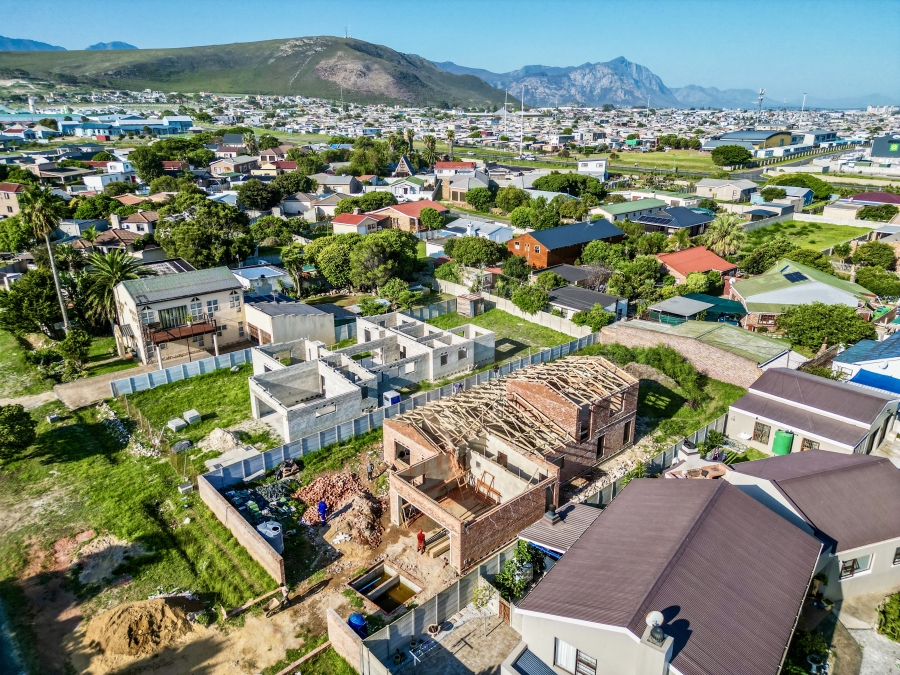 3 Bedroom Property for Sale in Sandbaai Western Cape